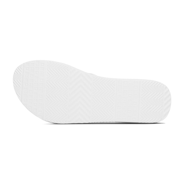 Zdjęcie spodu butów - biały spód na białym tle