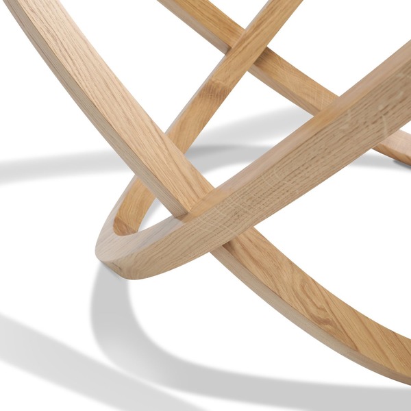 Zdjęcie detalu konstrukcji podstawy stolika drewnianego