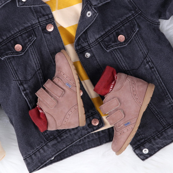 Zdjęcia stylizowane butów